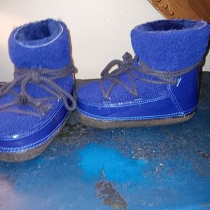Ikkii shearling moon boots